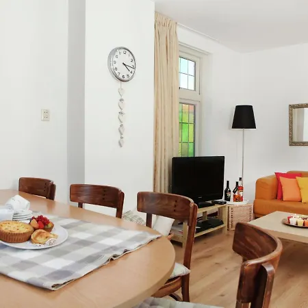 Comfortable Holiday In With Fenced Garden *